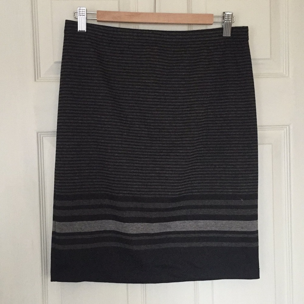 Max Studio black and gray striped knit skirt sz M